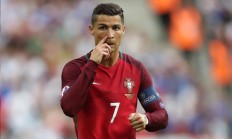 九游体育-约基奇全面爆发，雄鹿强势终结开拓者连胜势头