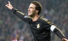 9you娱乐-石宇奇高光难挽狂澜，马来西亚队横扫中国队背后的羽球新格局