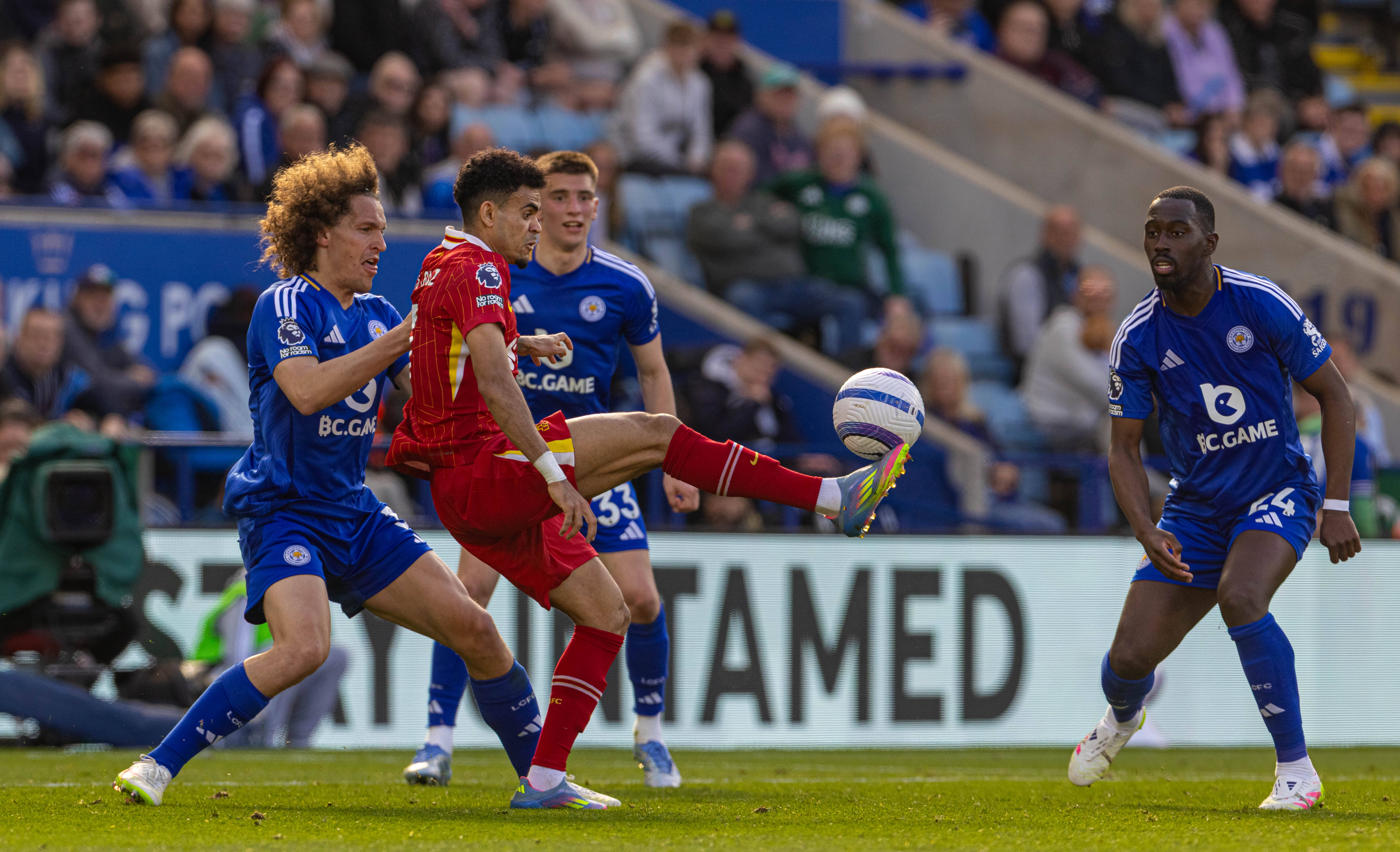 莱斯特城客场逆转,升至英超前四 莱斯特城客场逆转,升至英超前四