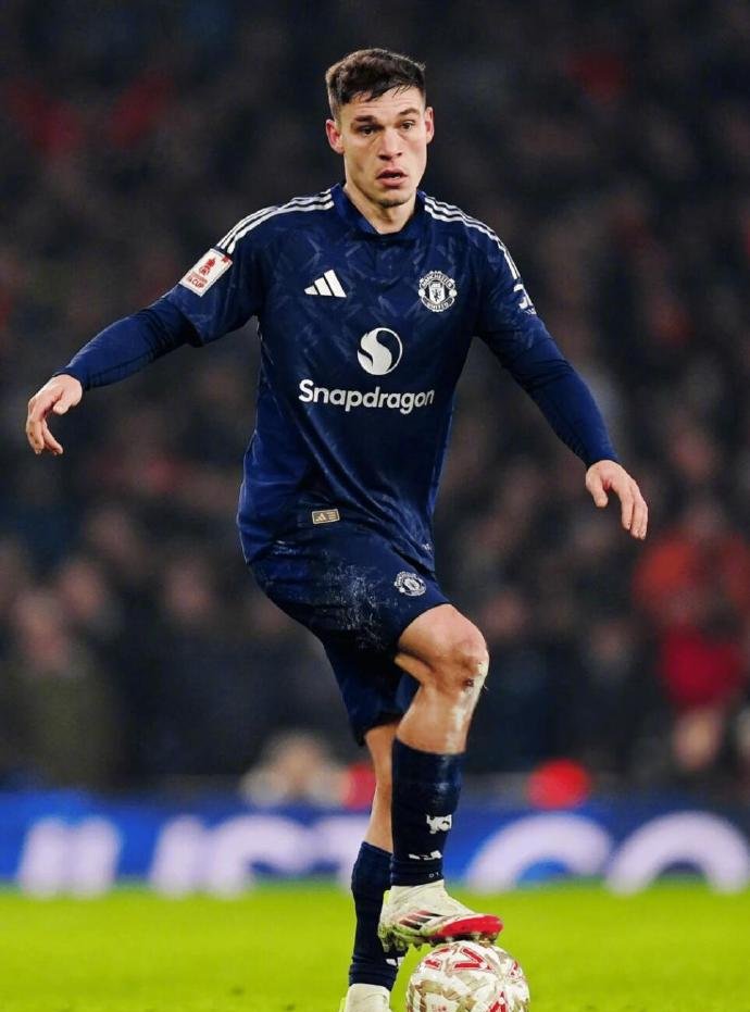 弗尔南德斯梅开二度，曼联取得重要胜利的简单介绍