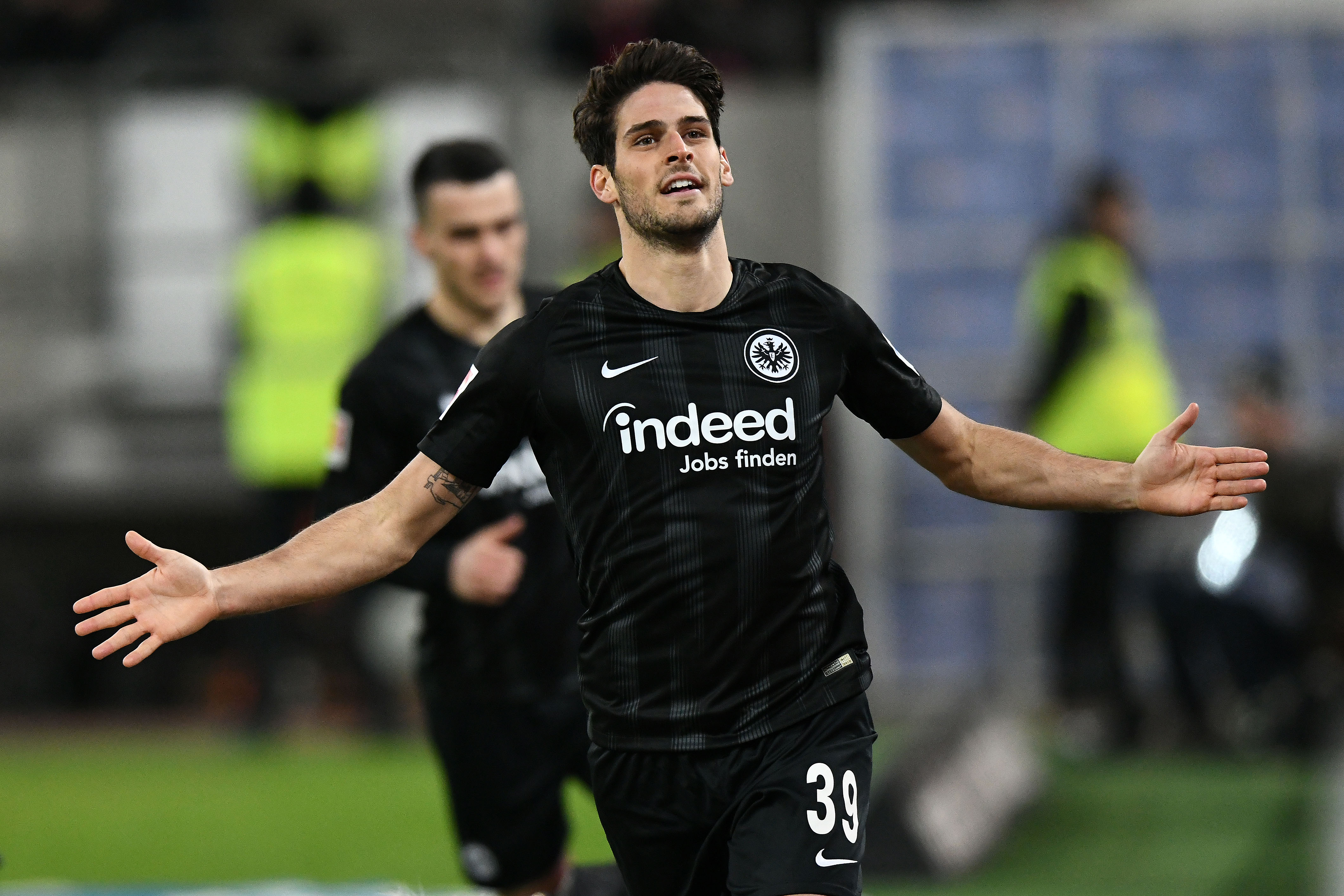 弗兰克福队豪取三分,小组领先优势巩固的简单介绍 弗兰克福队豪取三分,小组领先优势巩固的简单介绍