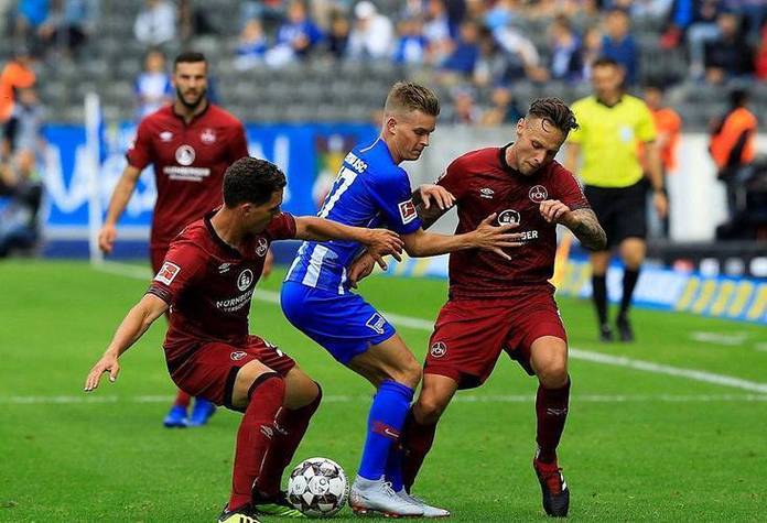 南安普顿门将神勇扑救，客场逆袭制胜的简单介绍