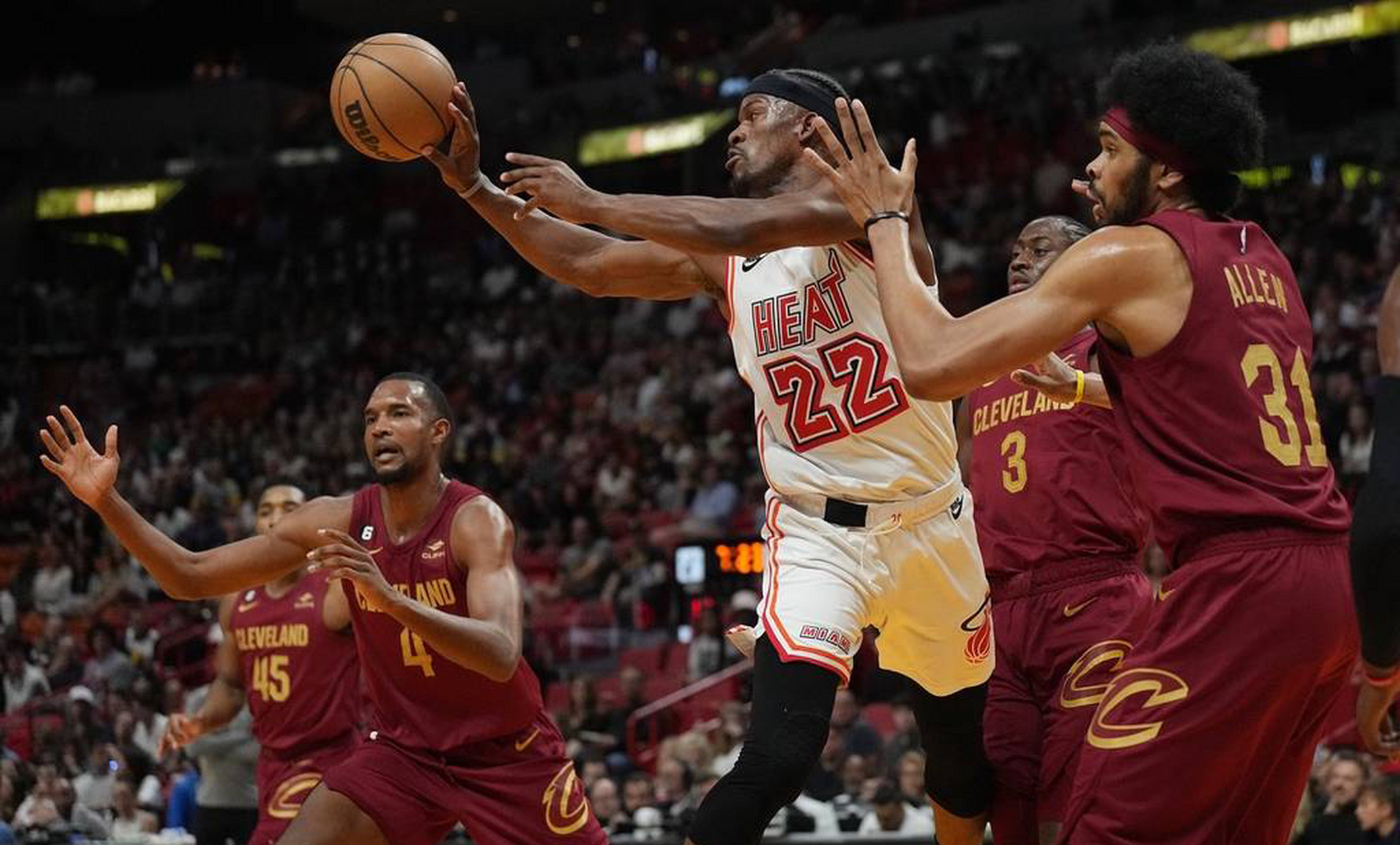 热火主场遭遇逆转,全队重新调整计划 热火主场遭遇逆转,全队重新调整计划