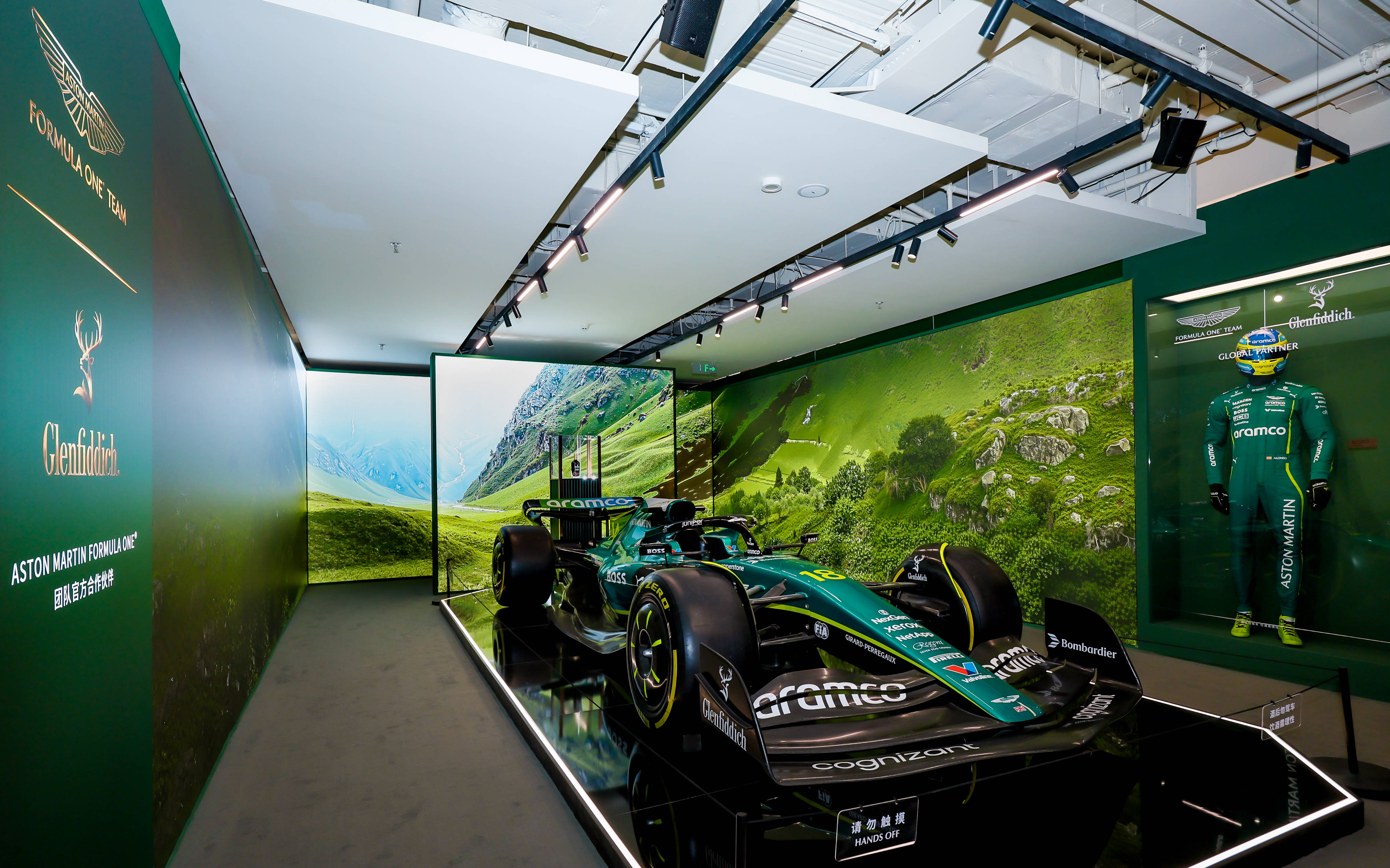 阿斯顿马丁完胜红牛车队，皮亚斯特里刷新纪录的简单介绍