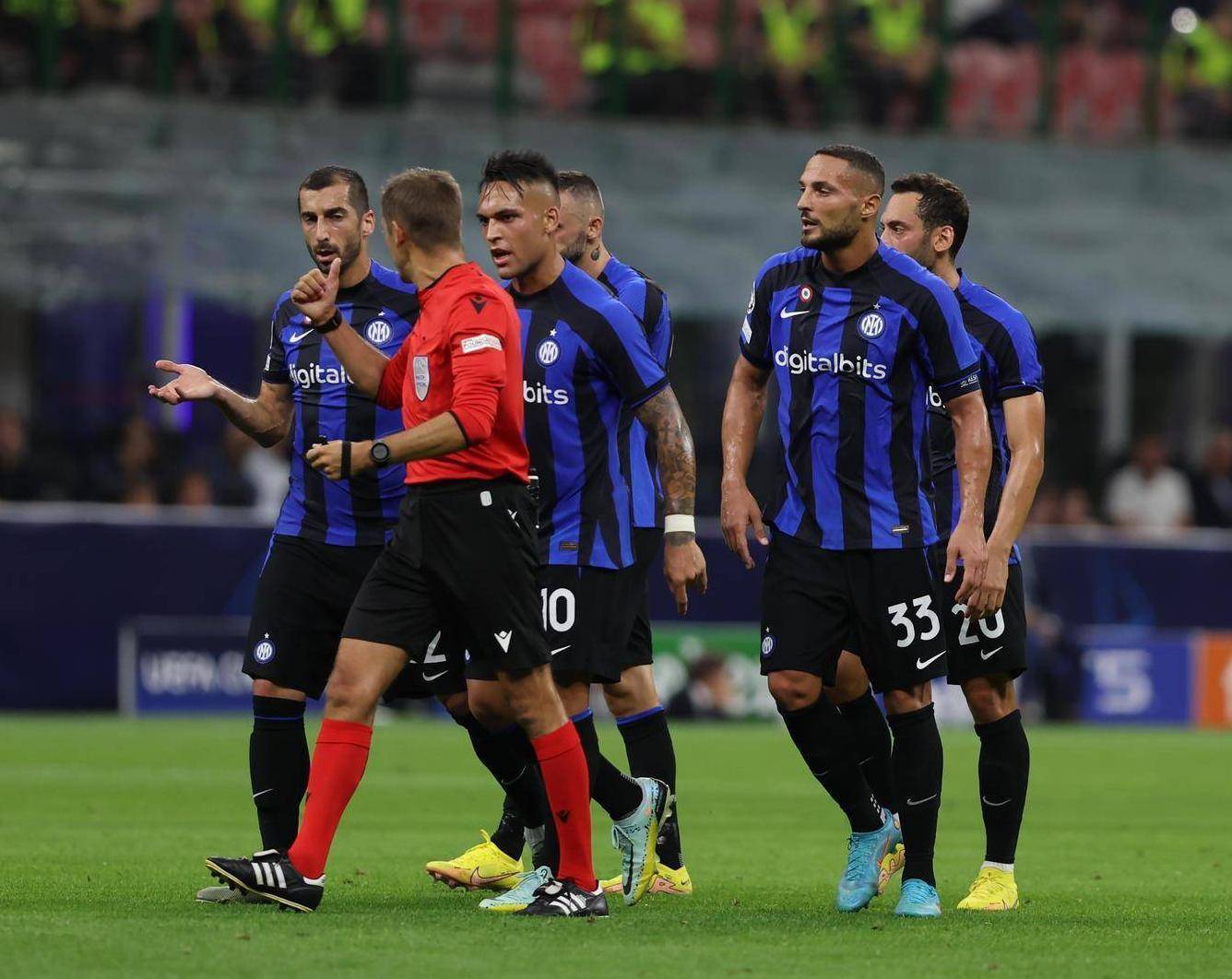 关于泰达击败富力,球员们拼尽全力获得胜利的信息 关于泰达击败富力,球员们拼尽全力获得胜利的信息