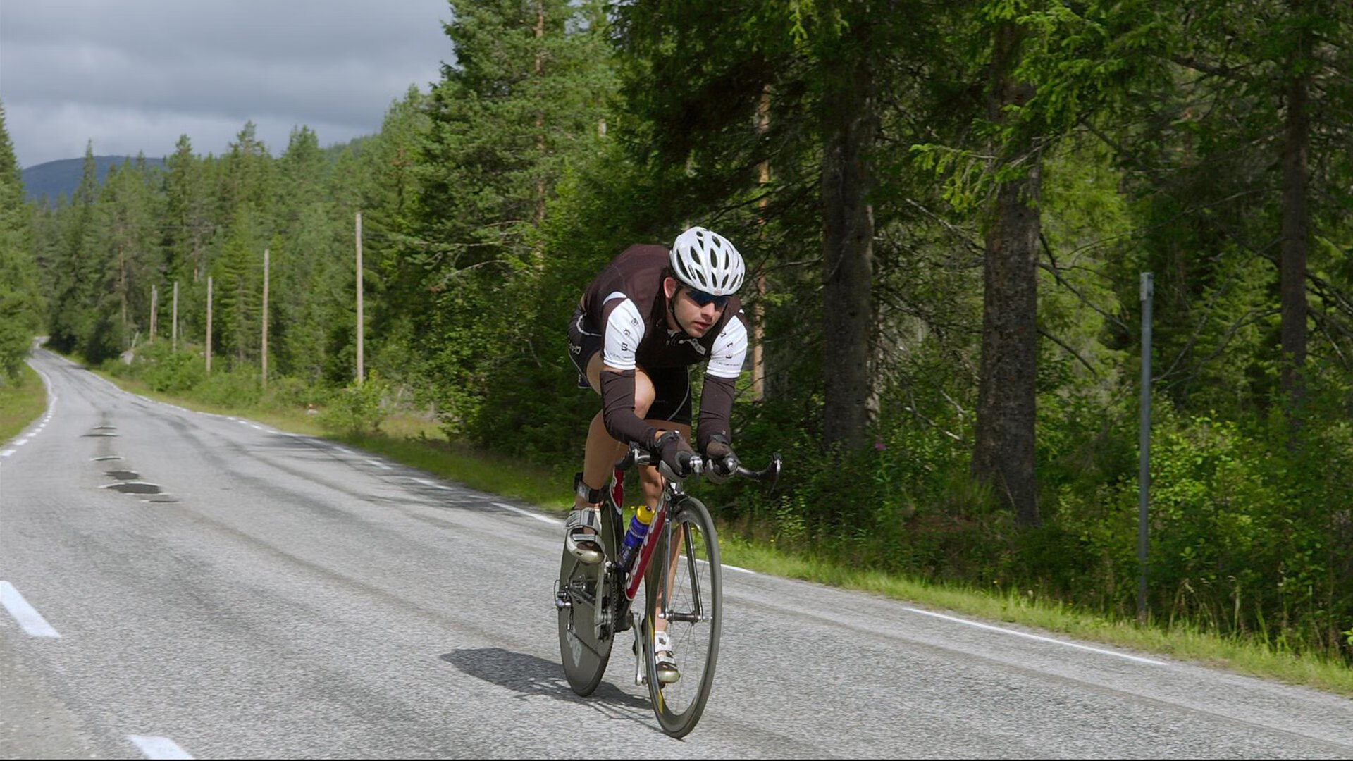 冰岛式坚韧对决澳洲铁血,德甲争冠战的跨洲启示