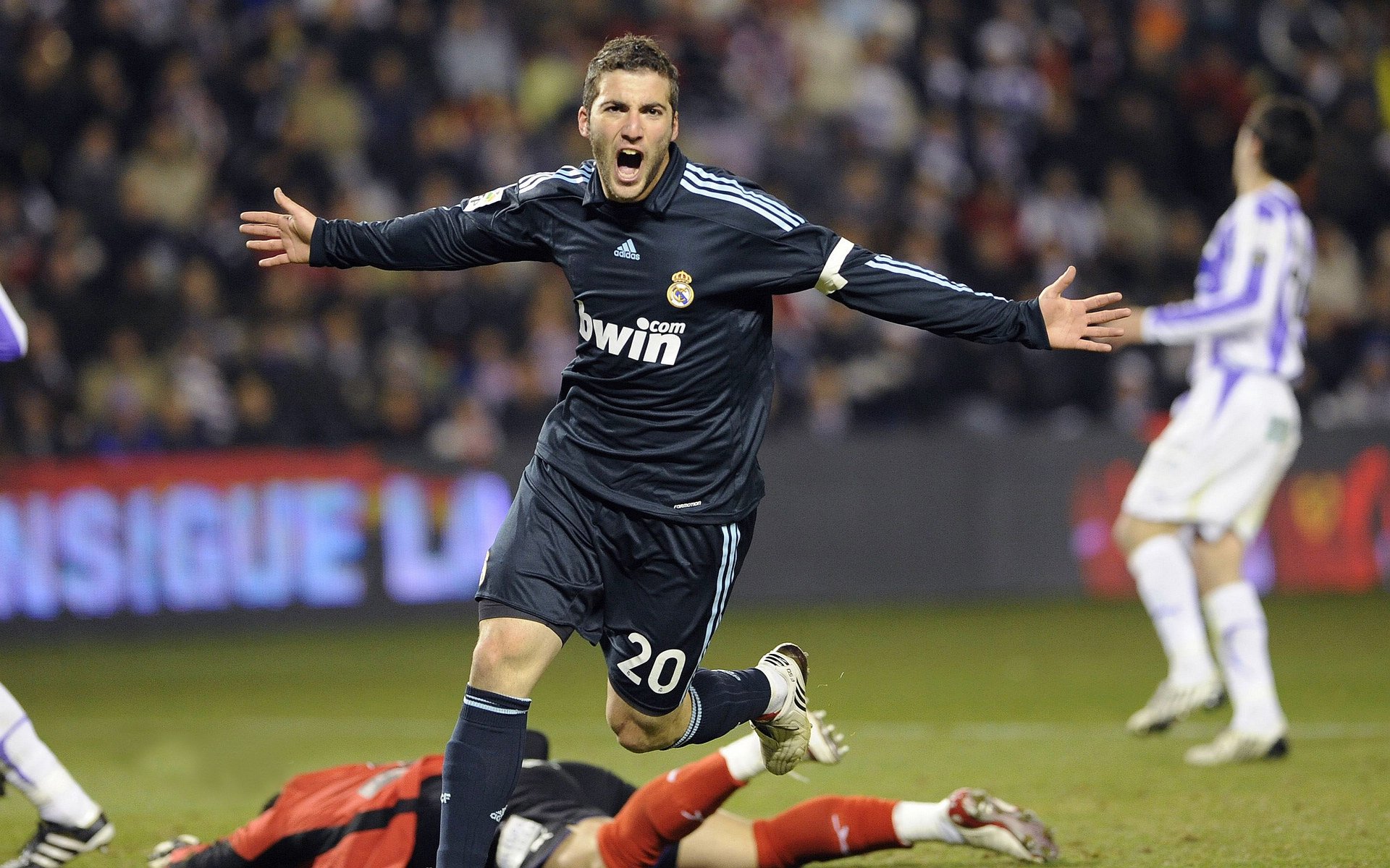 莱奥天神下凡！赛后满分评分诠释何为唯一性，奥地利0-1罗马一役成个人表演秀